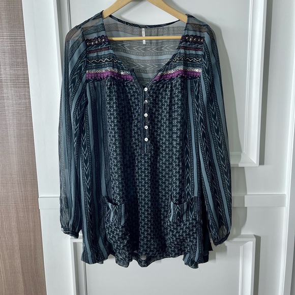 Free People Feather in the Wind Embellished Top - M - Picture 2 of 8